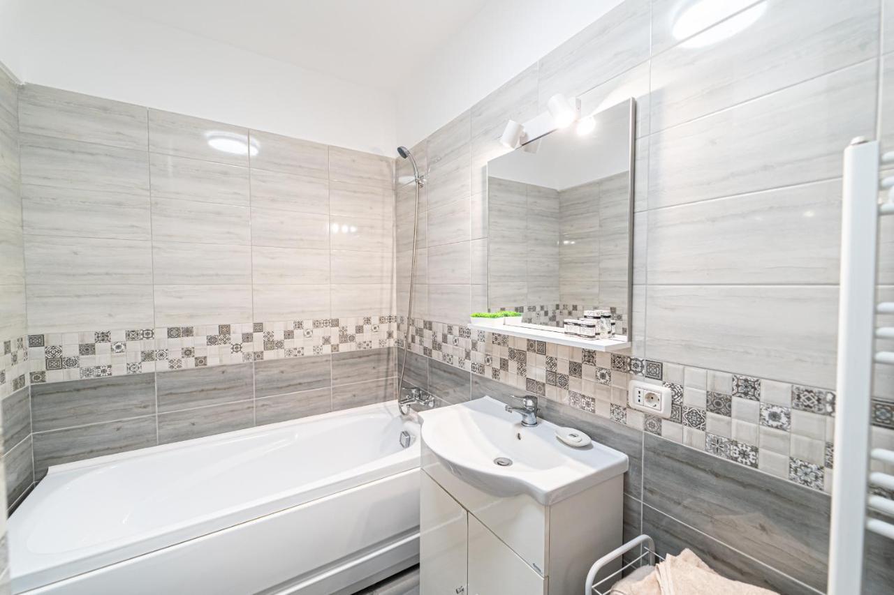 Apartament Delux Bacău Esterno foto